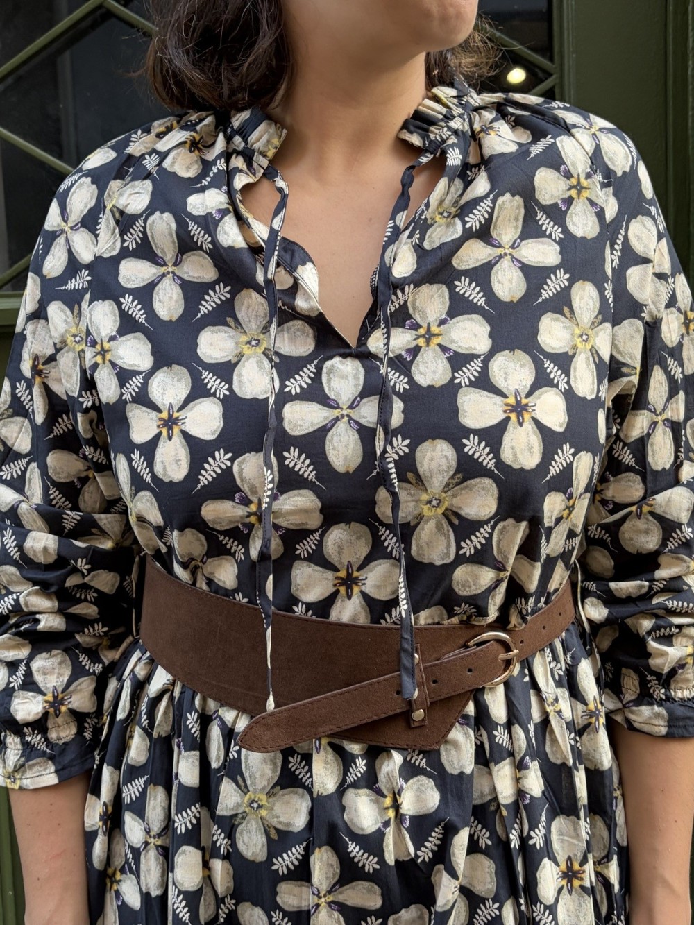 Robe longue fleurie Emmy avec ceinture | Peonies Shop