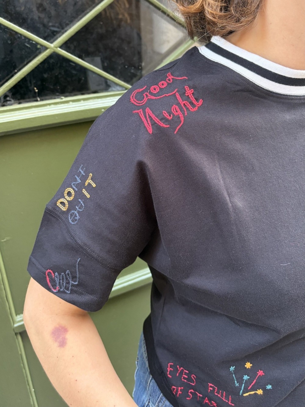 T-shirt Maliana brodé femme noir | Peonies Shop