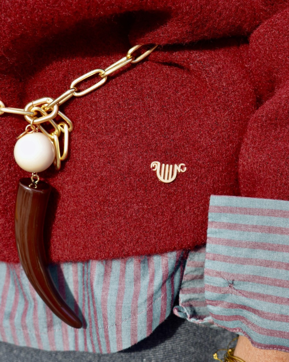 Pull Tam avec broche femme | Peonies Shop