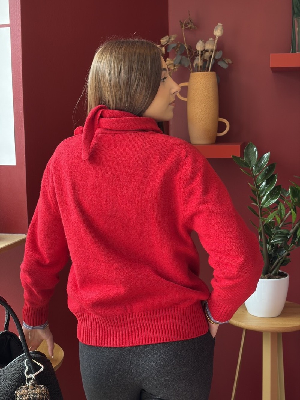 Cardigan rouge en laine avec écharpe amovible | Peonies Shop