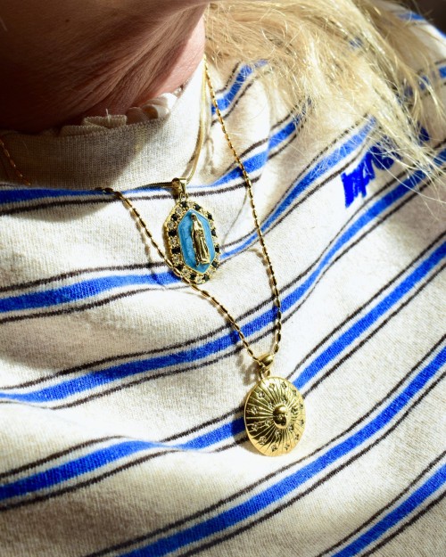 Collier Maria médaille dorée et bleue en acier inoxydable | Peonies Shop