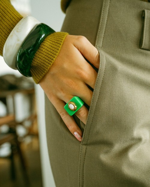 Bague en résine ornée d'une pierre semi-précieuse | Peonies Shop