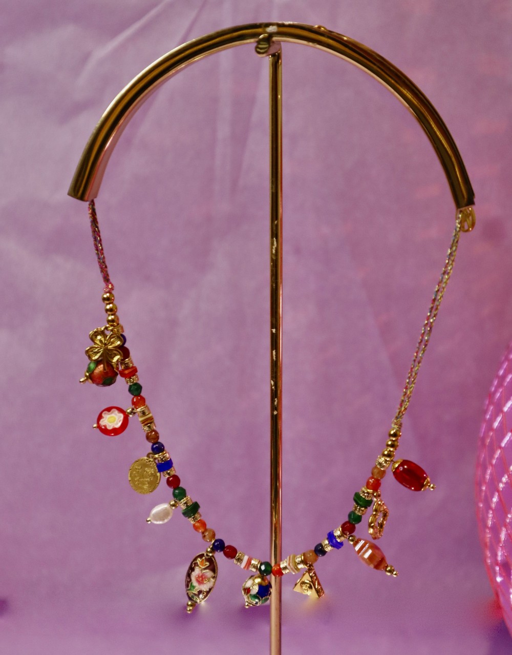 COLLIER FIL PERLES/BRELOQUES