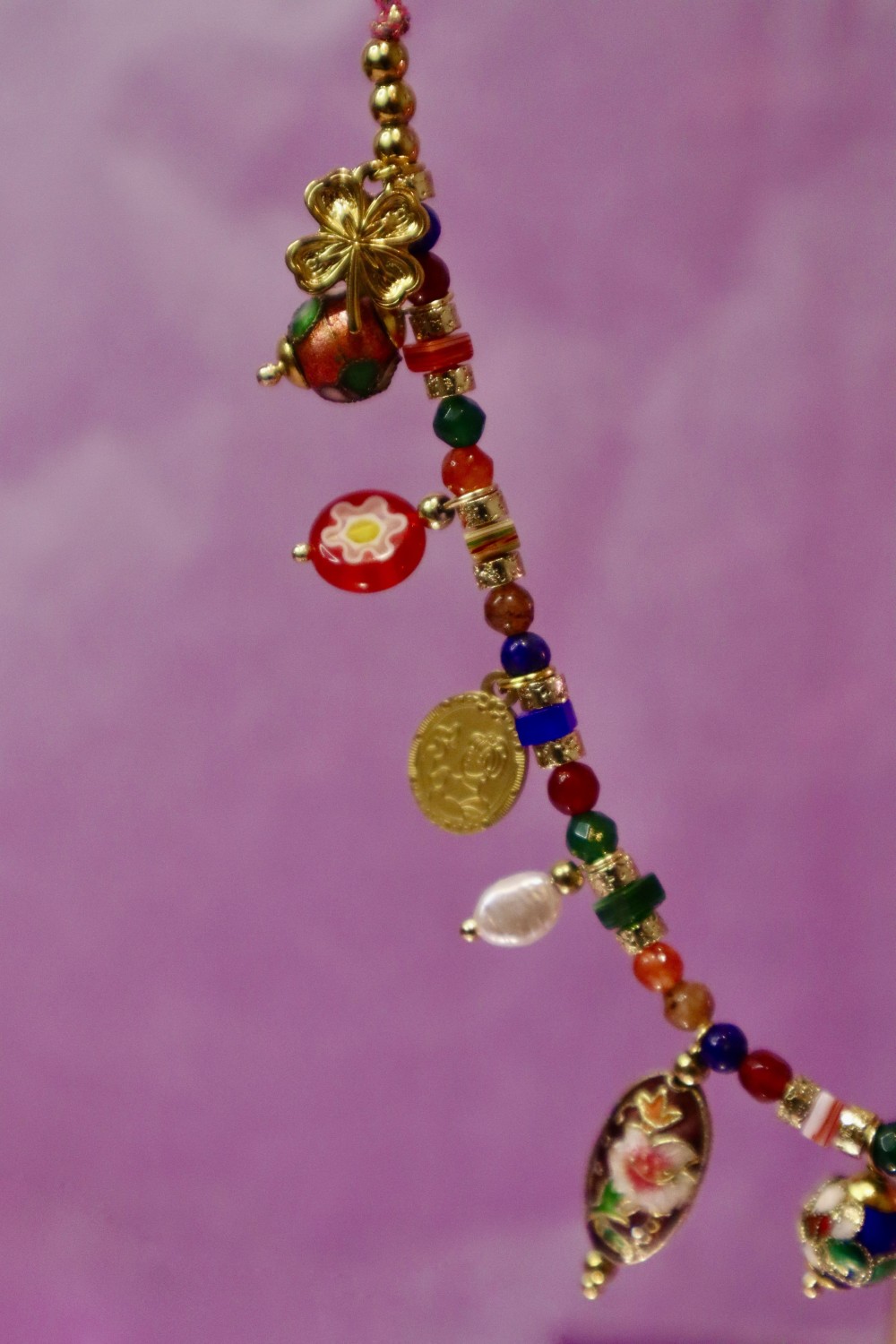 COLLIER FIL PERLES/BRELOQUES