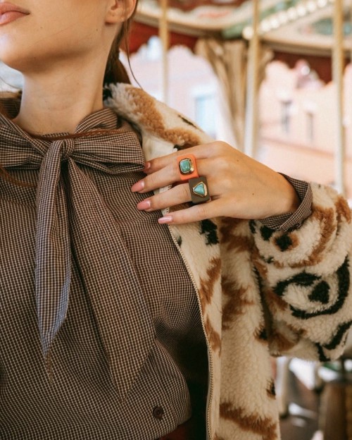 Bague en résine ornée d'une pierre semi-précieuse | Peonies Shop
