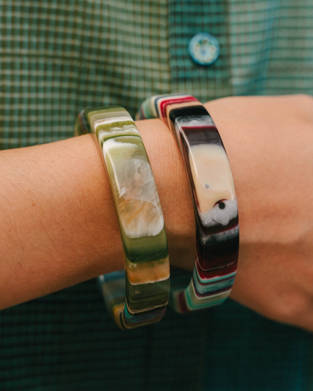 Bracelet jonc en résine rayée | Peonies Shop