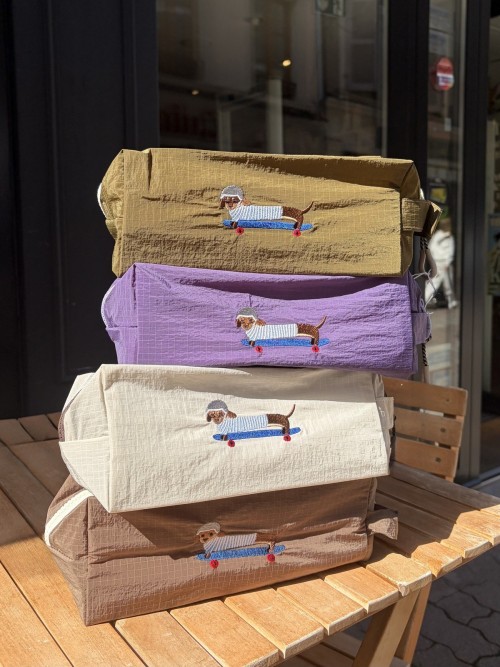 Trousse brodée Teckel déperlante | Peonies Shop